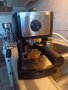 Кафе машина Делонги с ръкохватка с крема диск, работи отлично и прави хубаво кафе 