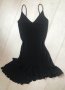 Черна, трикотажна рокля с къдри, XS/S, снимка 1 - Рокли - 29651407