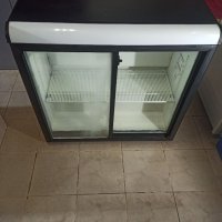 Подбарова хладилна витрина , снимка 1 - Хладилници - 39255077