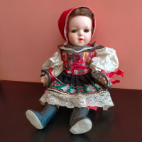 Колекционерска кукла народна носия Чехословакия ретро Celluloid 35 см, снимка 9 - Колекции - 44934272