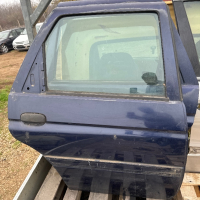 Задна дясна синя врата Форд Ескорт 7 комби Ford Escort VII, снимка 1 - Части - 44615596