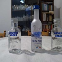 Мини бутилки ,стъклени от водка за колекция, снимка 1 - Колекции - 31762047