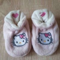 Нови буйки ,,Hello Kitty" , снимка 1 - Бебешки обувки - 31573332