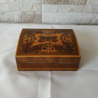 Стара дървена кутия за бижута - украсена с фурнир, снимка 5 - Антикварни и старинни предмети - 37451721