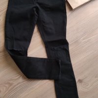 H&M - дънки с накъсан ефект 9-10г, снимка 4 - Детски панталони и дънки - 37521693