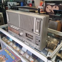 Радио Grundig RR 3000 В отлично състояние. Всичко му работи с изключение на касетата., снимка 3 - Радиокасетофони, транзистори - 44413692