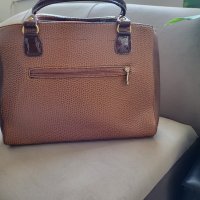 Дамска чанта в цвят карамел, снимка 2 - Чанти - 38090263
