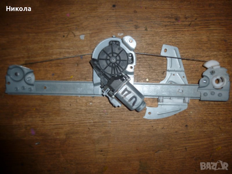 Преден ляв ел.стъклоповдигач-Пежо 107, снимка 1