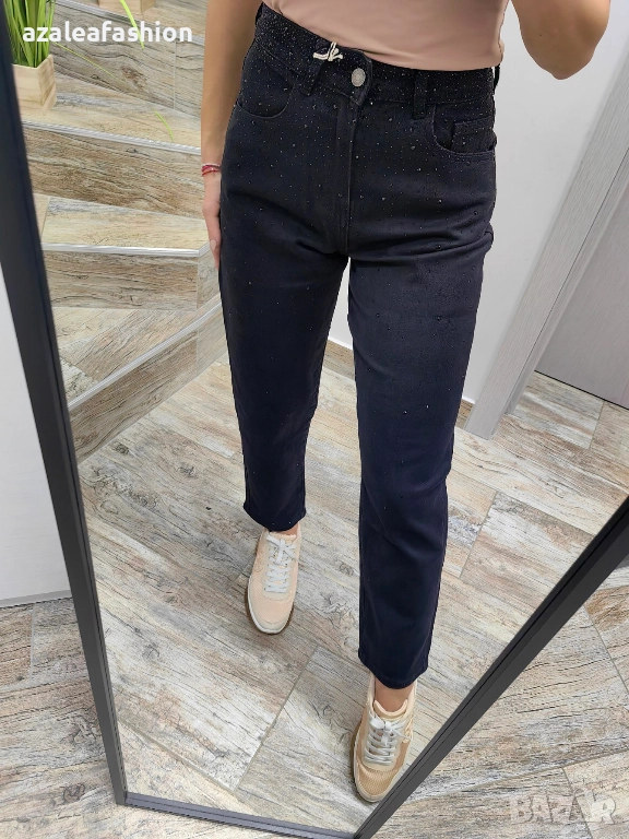 Дамски дънки мом фит с камъни, снимка 1