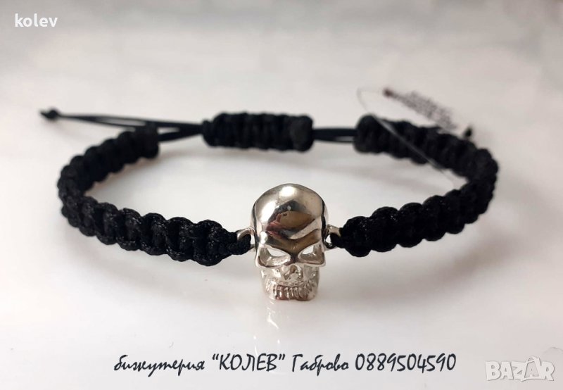 Сребърен череп в гривна черен конец, черна гривна с череп сребро, снимка 1