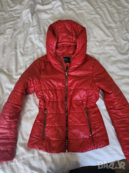 Червено дамско яке Bershka, снимка 1