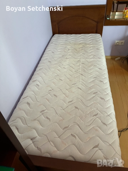 Продавам 2 единични легла с матраци в отлично състояние , снимка 1