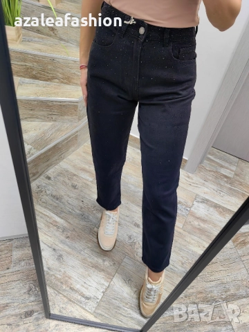 Дамски дънки мом фит с камъни