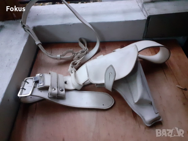 Стар СОЦ милиционерски колан с портупей и кобур, снимка 2 - Антикварни и старинни предмети - 52281173