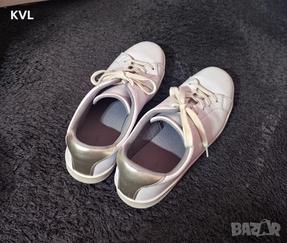 Бели сникърси, номер 42,5, снимка 2 - Маратонки - 53904516