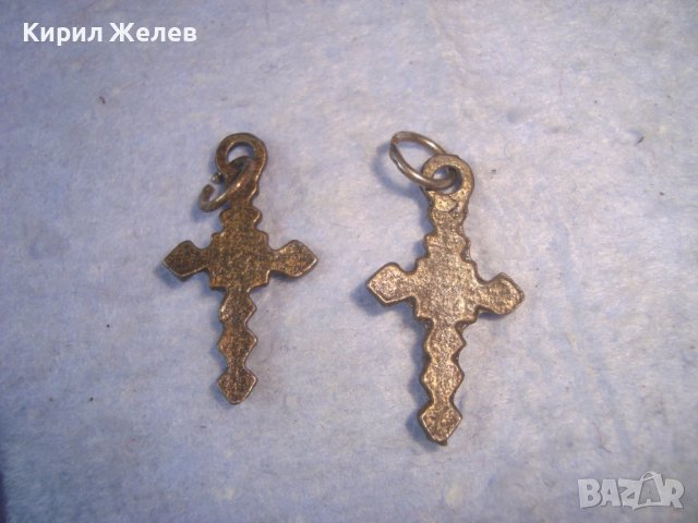 Две МЕСИНГОВИ СТАРИ РАЗПЯТИЯ КРЪСТЧЕТА МАЙСТОРСКИ 11882, снимка 2 - Колиета, медальони, синджири - 36954432