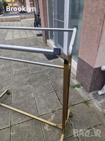 Продават се два броя щендери за дрехи /метални/, снимка 4 - Стелажи и щандове - 53901967