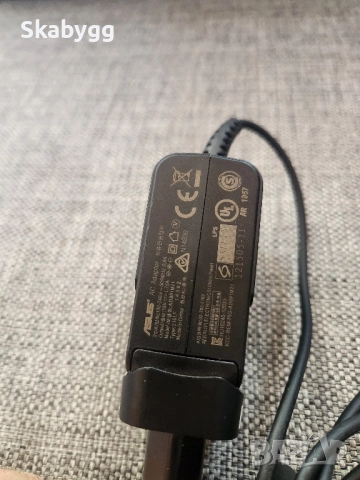 Оригинални зарядни за лаптоп, снимка 6 - Кабели и адаптери - 51641095