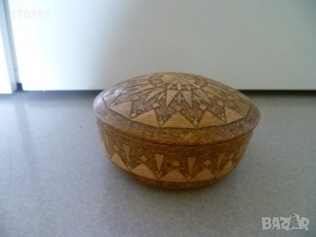 Дървена кутия за бижута с декорация