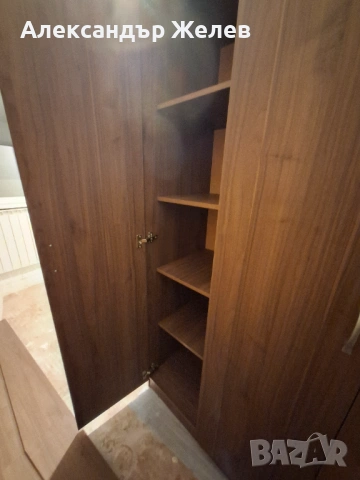 Трикрилен гардероб