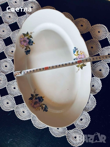 Чинии порцеланови, елипсовидни, и кръгли 19 бр. Дебел порцелан, Златен кант. БГ п-во,€47, снимка 3 - Чинии - 54167146