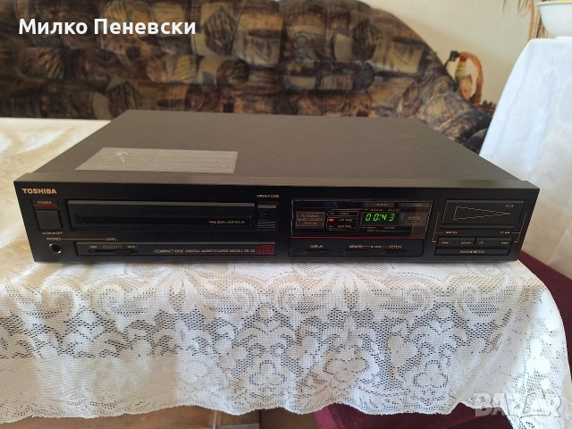 TOSHIBA HI FI STEREO COMPACT DISC PLAIER XR-30.MADE IN JAPAN.