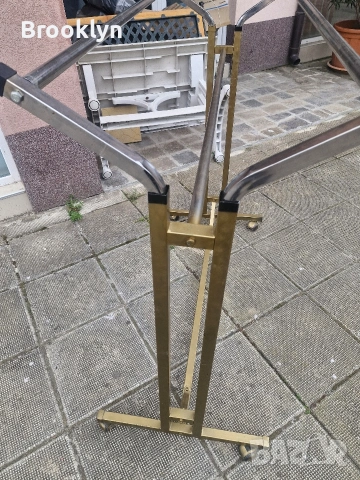 Продават се два броя щендери за дрехи /метални/, снимка 3 - Стелажи и щандове - 53901967