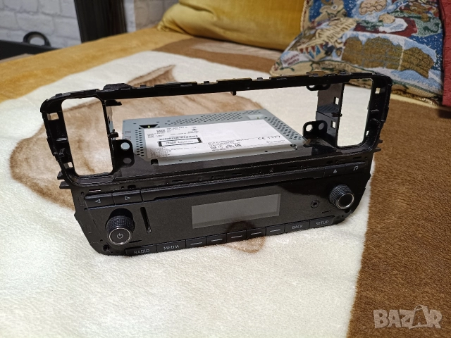 Оригинално радио LG за Skoda Citigo, VW Up, Seat Mii
