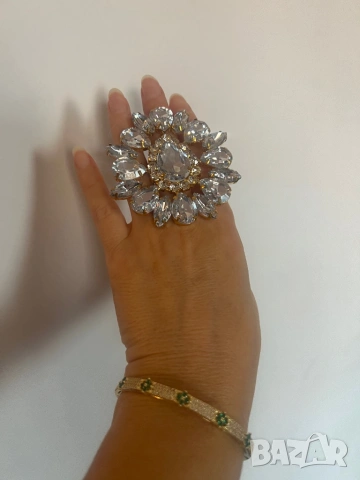 Красив масивен пръстен с кристали
