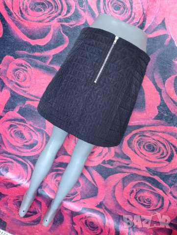 Черна къса пола пикирана от типа шушкаво яке Л , снимка 3 - Поли - 36766707