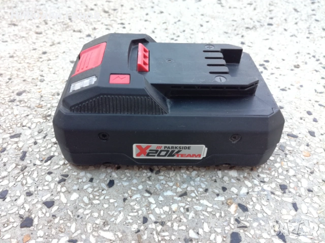 Продавам комплект Parkside Performance батерия 4Аh и зарядно 4,5А