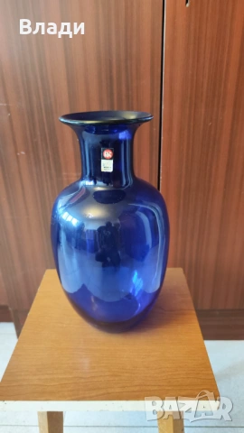 Синя ваза - чисто нова