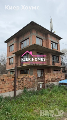 Масивна триетажна къща в село Странско,общ. Димитровград,обл. Стара Загора