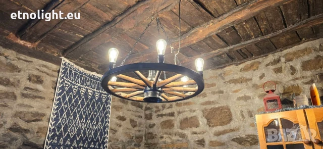 Полилеи от автентични реставрирани колела от каруца 