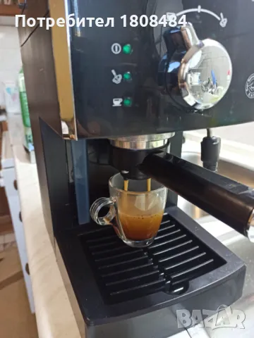 Кафемашина Саеко Поемия с ръкохватка с крема диск, работи отлично и прави хубаво кафе с каймак 