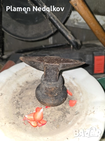 Бижутерска малка наковалня.