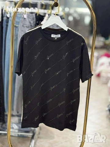 Дамски тениски Guess с камъчета - два цвята - 23€, снимка 2 - Тениски - 53339087