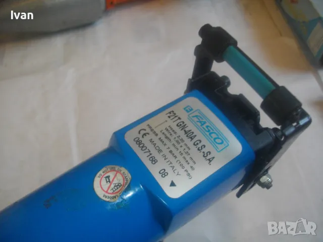 Made in ITALY ПРОФЕСИОНАЛЕН ИТАЛИАНСКИ ОРИГИНАЛЕН ПНЕВМАТИЧЕН ТАКЕР FASCO ЗА ПИРОНИ 40мм ПОЧТИ НОВ , снимка 16 - Други инструменти - 49427375