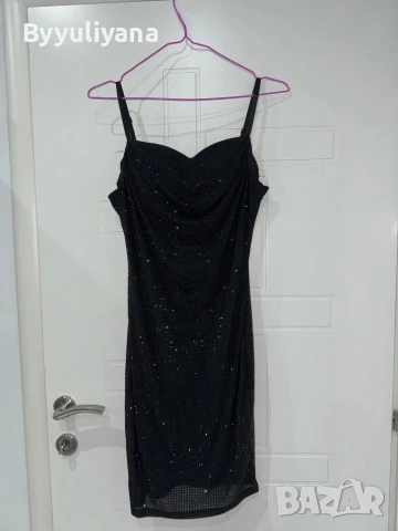 Чисто нова с етикет рокля цялата в камъни 