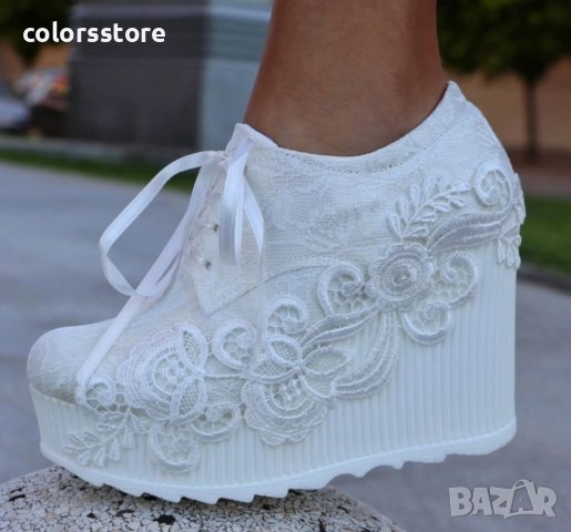 Обувки на платформа - бели - 710-15
