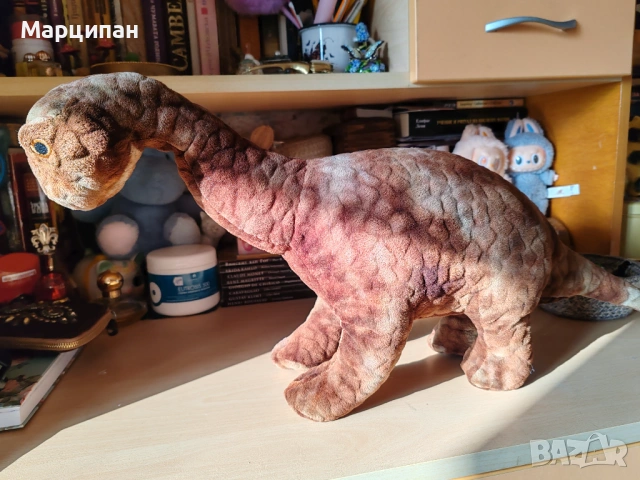 Плюшен динозавър