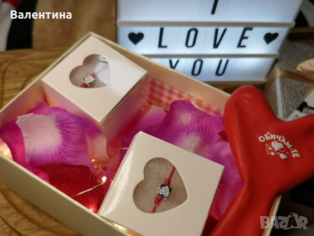 Подаръчен комплект Свети Валентин/Ден на влюбените за Него и нея сребърна гривна кубче/око, снимка 6 - Гривни - 35534305
