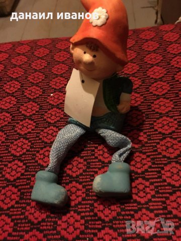 Седнало момче 