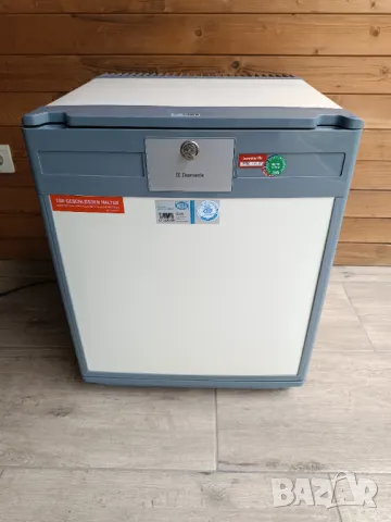 Амонячен хладилник Dometic.не работи , снимка 2 - Хладилници - 50215526