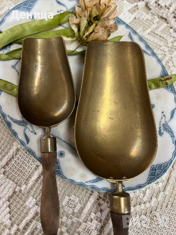 Две прекрасни лопатки В много добро винтидж състояние Месинг, дърво и възможност за закачане , снимка 3 - Антикварни и старинни предмети - 51586935