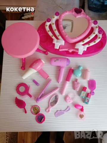 Тоалетка със столче и аксесоари