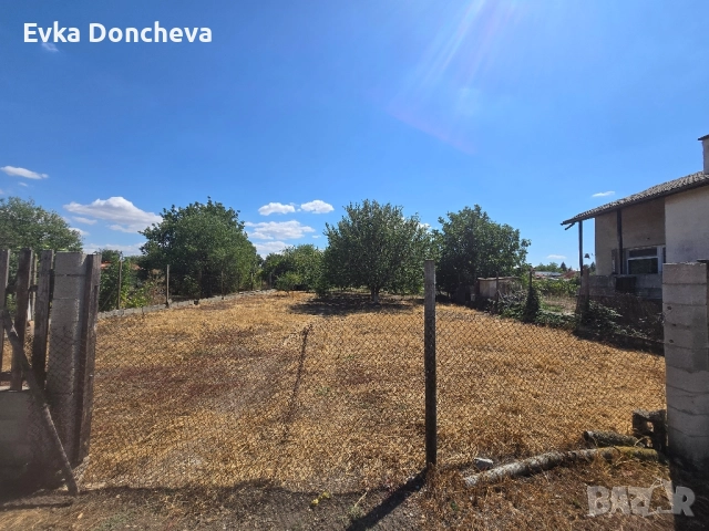 Парцел в центъра на с. Ряхово, снимка 2 - Парцели - 51444179