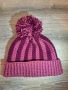 Ръчно плетена шапка двуцветна модел снежинки, снимка 2