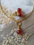 Прелестен комплект колие и обици с рубинено червени мъниста и изящни орнаменти в цвят Антично злато, снимка 2