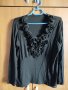 Продавам черна блуза със жабо, снимка 1 - Блузи с дълъг ръкав и пуловери - 42871382